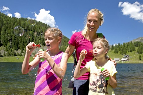 Genießen Sie eine Familienwanderung zu den über 300 Bergseen in Schladming und seiner Umgebung. © Schladming-Dachstein